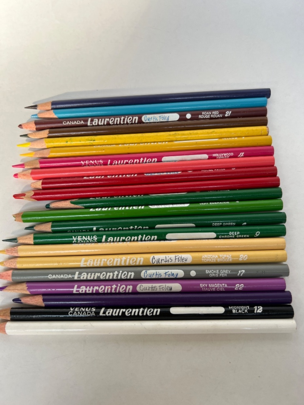 Laurentien pencil crayons Lot of 21 Venus Canada Assorted Colours